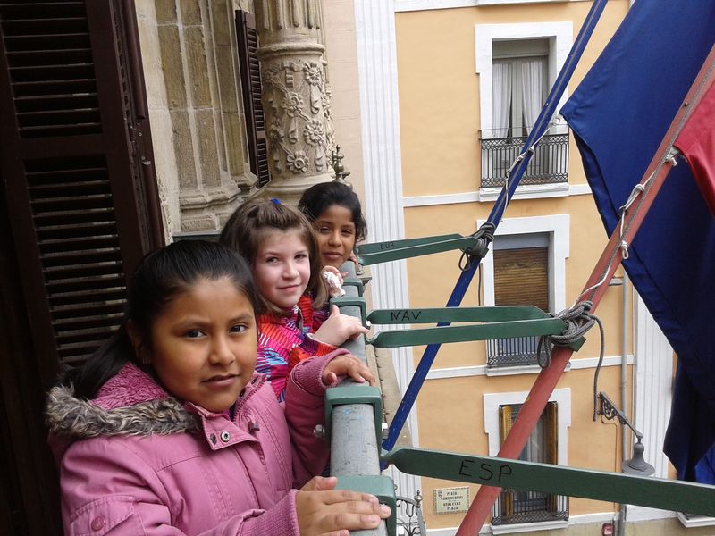  El lunes 16 de marzo los alumnos y alumnas de 2º de primaria salimos del colegio a las nueve y cuarto y visitamos los siguientes lugares de Pamplona: – En [&hellip;]