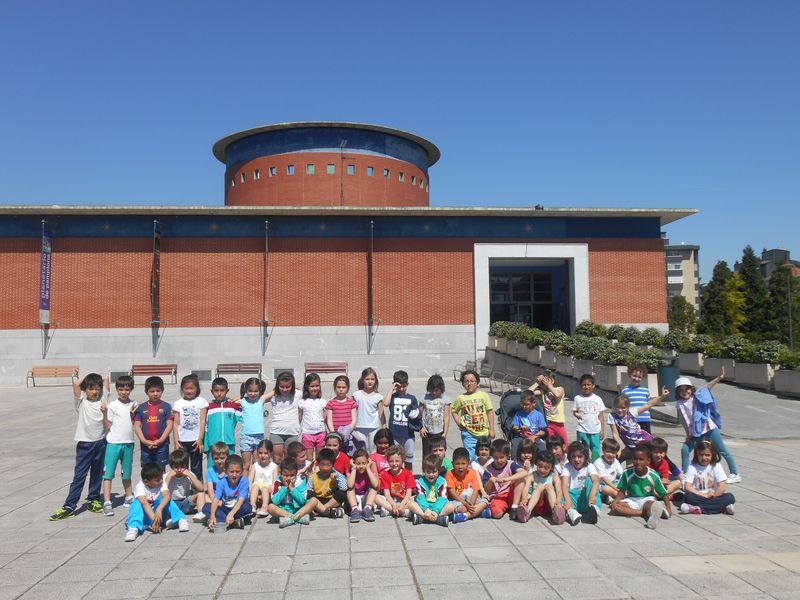 El Sol, la Tierra, la Luna… Los estamos estudiando y para saber más el martes 12 de mayo realizamos una visita al planetario de Pamplona. A través de la proyección [&hellip;]