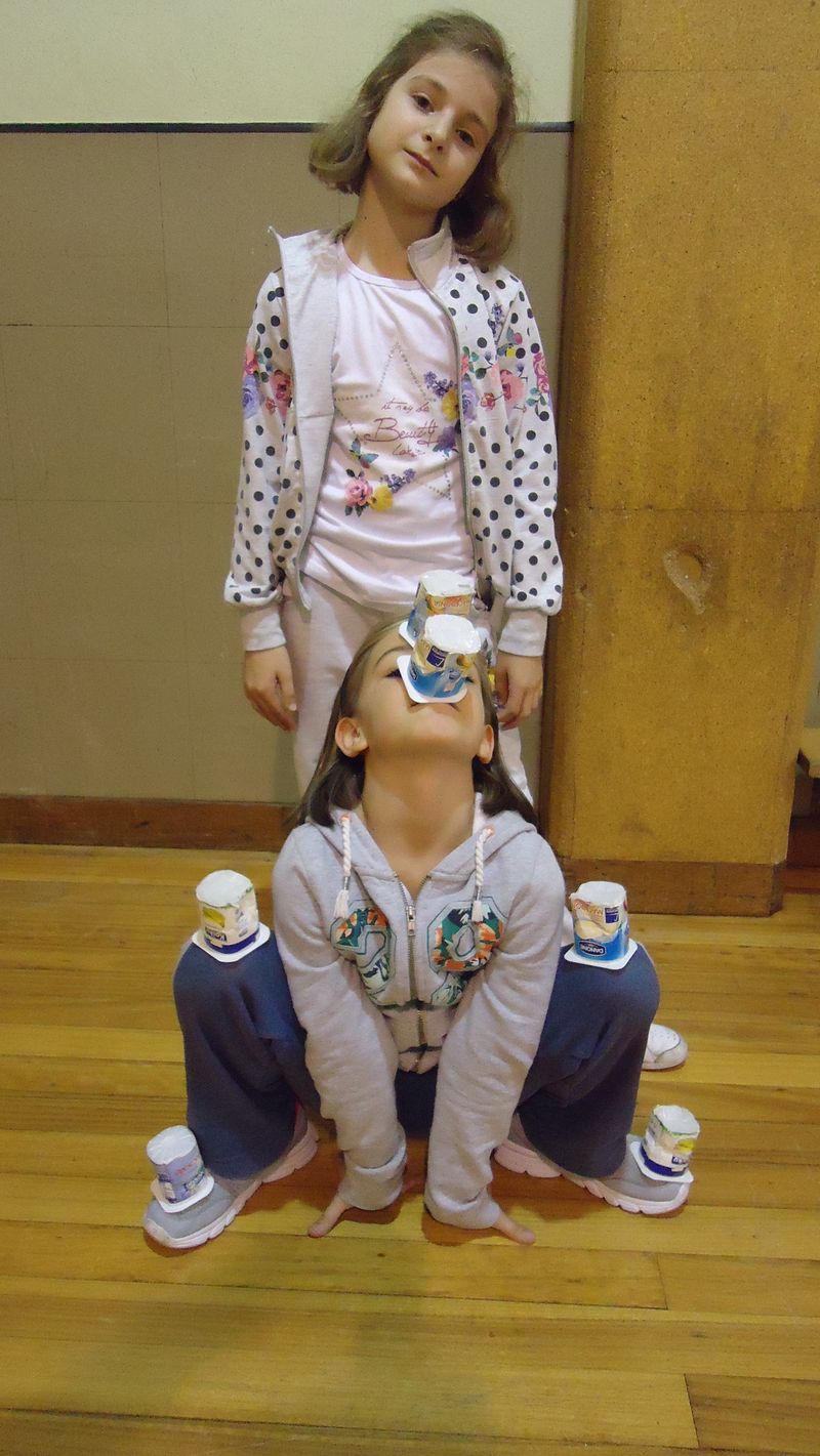 Esta pasada semana el alumnado de 2º de Primaria ha realizado una sesión en las que hemos trabajado el equilibrio y control de nuestro cuerpo en diferentes posturas. El trabajo [&hellip;]