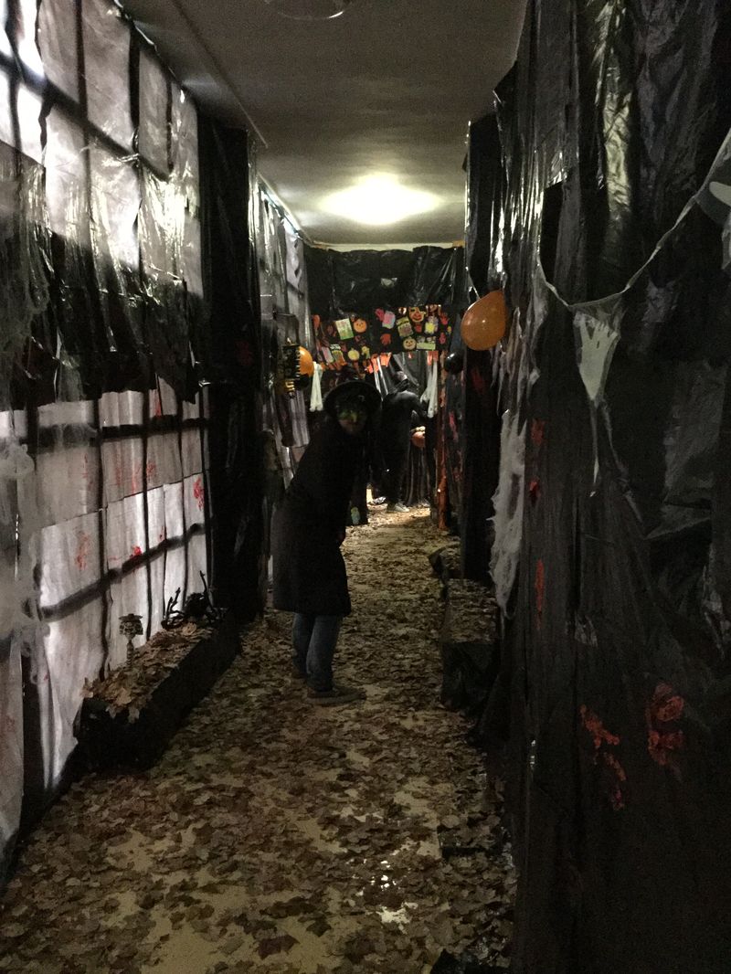 El pasado 30 de octubre celebramos en el colegio la fiesta de halloween. Todo el alumnado de primaria pudo disfrutar del «aterrador pasaje del terror sorpresa», preparado por profesorado y [&hellip;]