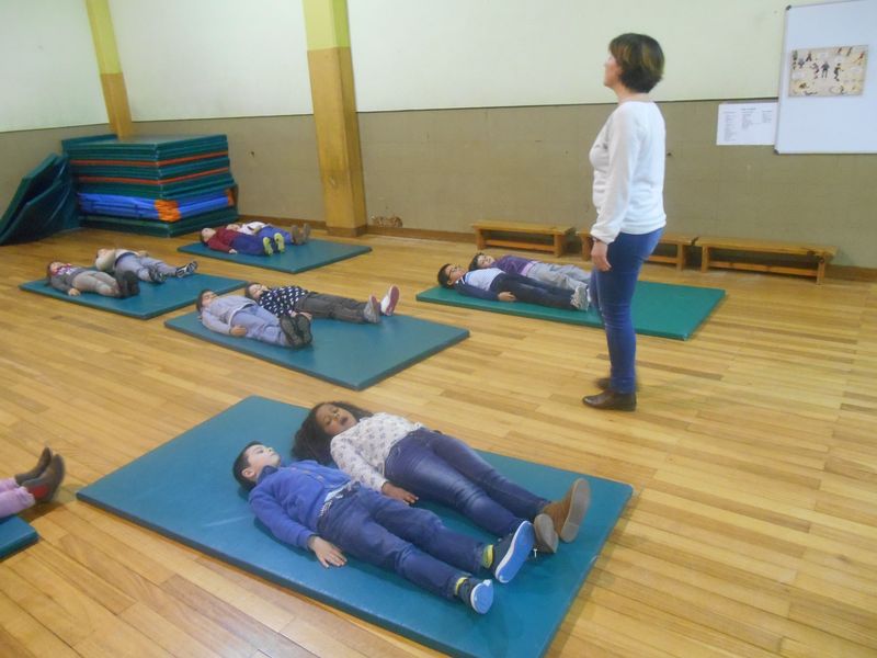 Sara, la mamá de Duyan, vino a clase de 1º para pasar una tarde con todos nosotros. Fue el jueves 25 de febrero y entre globos y colchonetas, aprendimos lo [&hellip;]