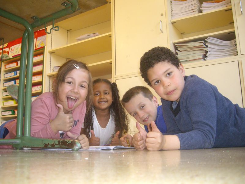 Los alumnos y alumnas de 1º de primara han tenido hoy una sesión diferente a la habitual. En el área de taller de Matemáticas, han estado trabajando en grupos interactivos [&hellip;]