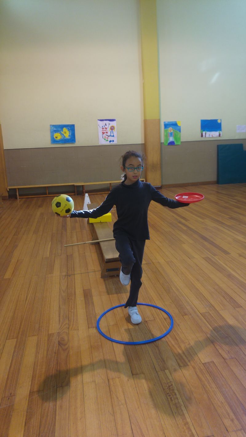En 1º y 2º hemos estado trabajando el conocimiento del cuerpo así como su control y también el equilibrio estático, dinámico y de objetos. Para terminar la Unidad Didáctica realizamos [&hellip;]