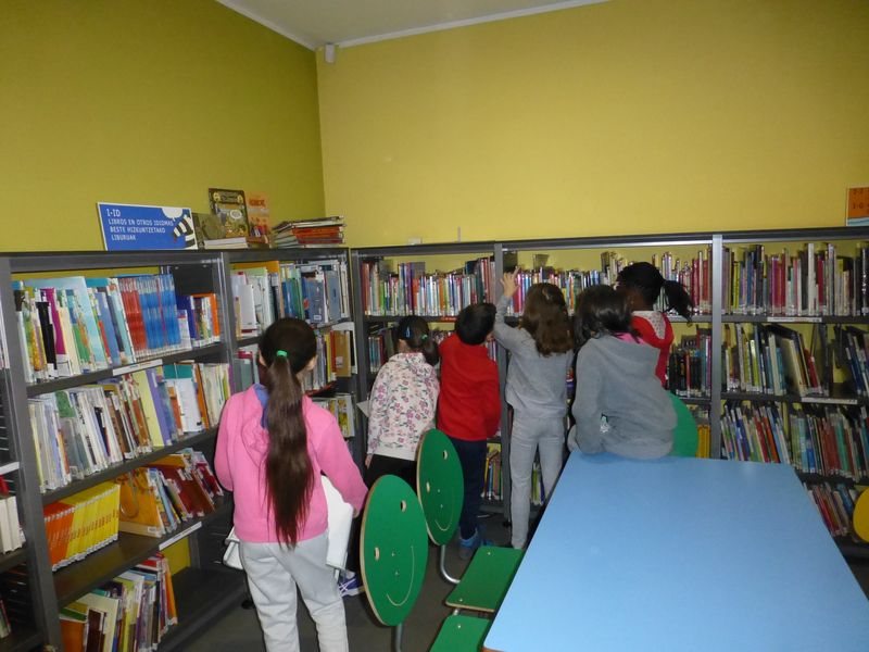 El martes 12 y miércoles 13 de diciembre, el alumnado de 2º A y B estuvimos en la biblioteca de Civican. Hemos tenido que ayudar a Sara (la bibliotecaria de [&hellip;]