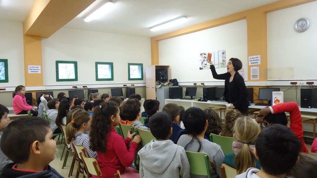 El viernes 12 de Enero, la escritora Inés Bengoa nos hizo una visita al colegio. Nos estuvo contando cuentos y fue una actividad muy divertida. Ella es graciosa y sabe [&hellip;]
