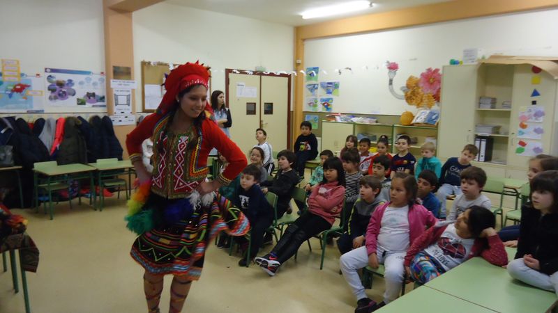 El pasado viernes, 9 de marzo, el alumnado de 1º de Primaria participó en un taller muy especial ambientado en Perú. La madre de una compañera nos contó un montón [&hellip;]