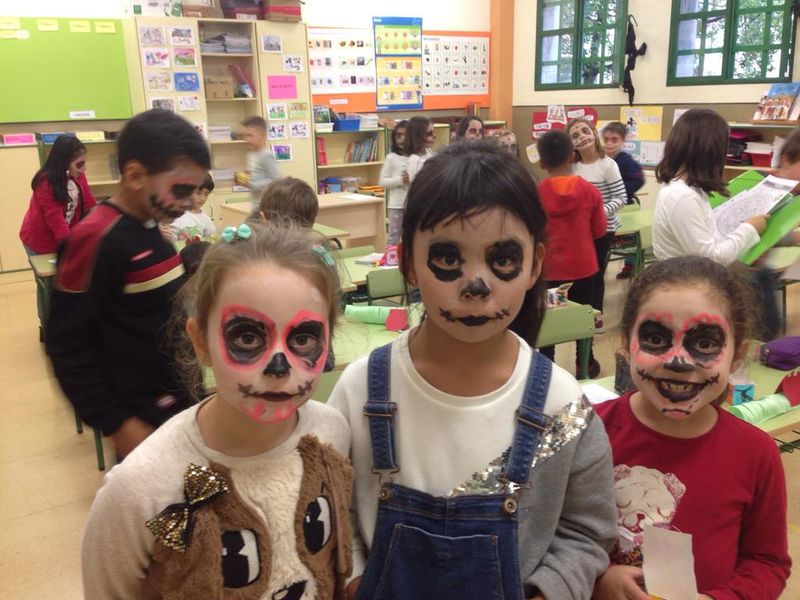 El miércoles 31 de octubre celebramos en el cole HALLOWEEN. Después de decorar la puerta de clase y de ambientar el aula, recibimos la visita de los mayores del cole. [&hellip;]