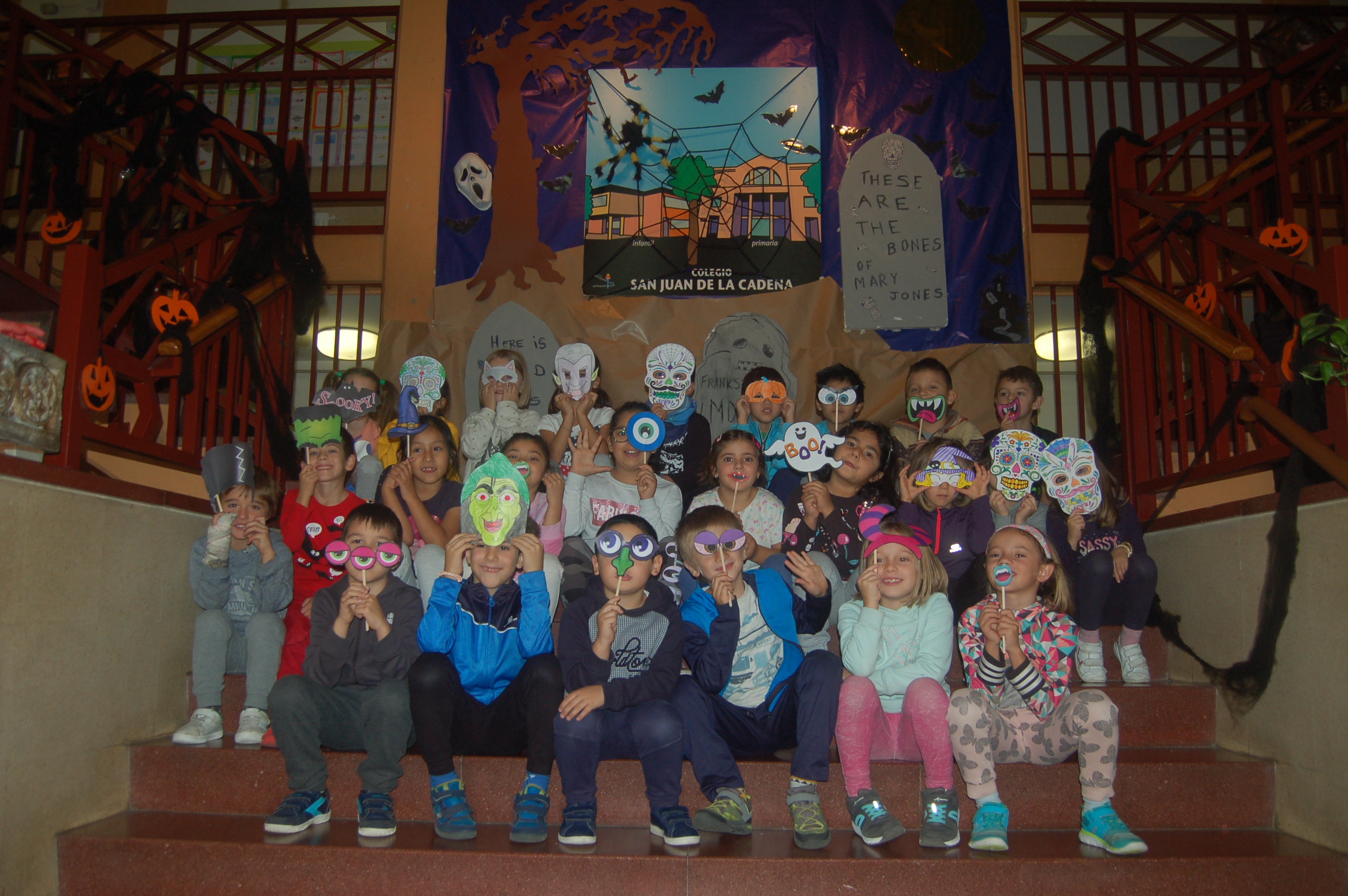 Aunque el día de Halloween se celebra oficialmente el 31 de octubre, nosotros lo adelantamos al día 30. Además, durante esa semana, en las clases se realizaron diversas actividades relacionadas [&hellip;]