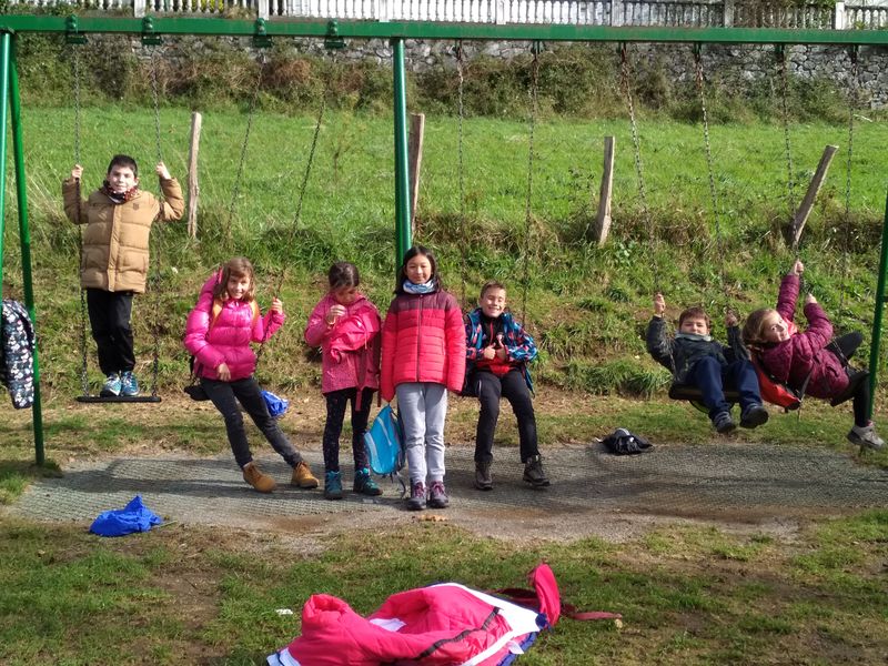 (Euskarazko bertsioa) Urriaren azken egunetan LHko 4. mailako euskara ikastalde bat Arantzara joan zen . Hiru egunez ikasle hauek buru-belarri bizi ziren euskaraz. Jarduera asko egin zituzten eta primeran pasa [&hellip;]