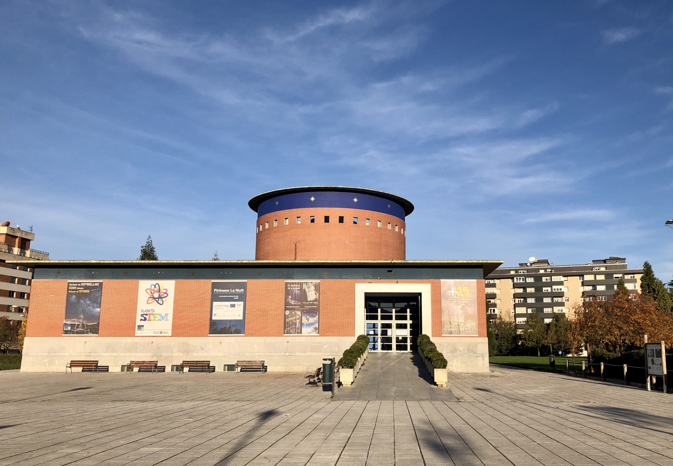 Después del primer intento de visita al Planetario, pasada una semana, los alumnos de tercero volvieron a preparar sus mochilas con el almuerzo dispuestos a disfrutar de la experiencia de [&hellip;]
