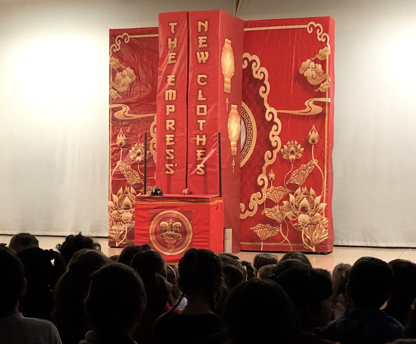 Last Monday the 2nd of March, grade 1, 2, and 3 students had the opportunity to enjoy the play «The Empress’ New Clothes», based on the traditional fairy tale «The [&hellip;]