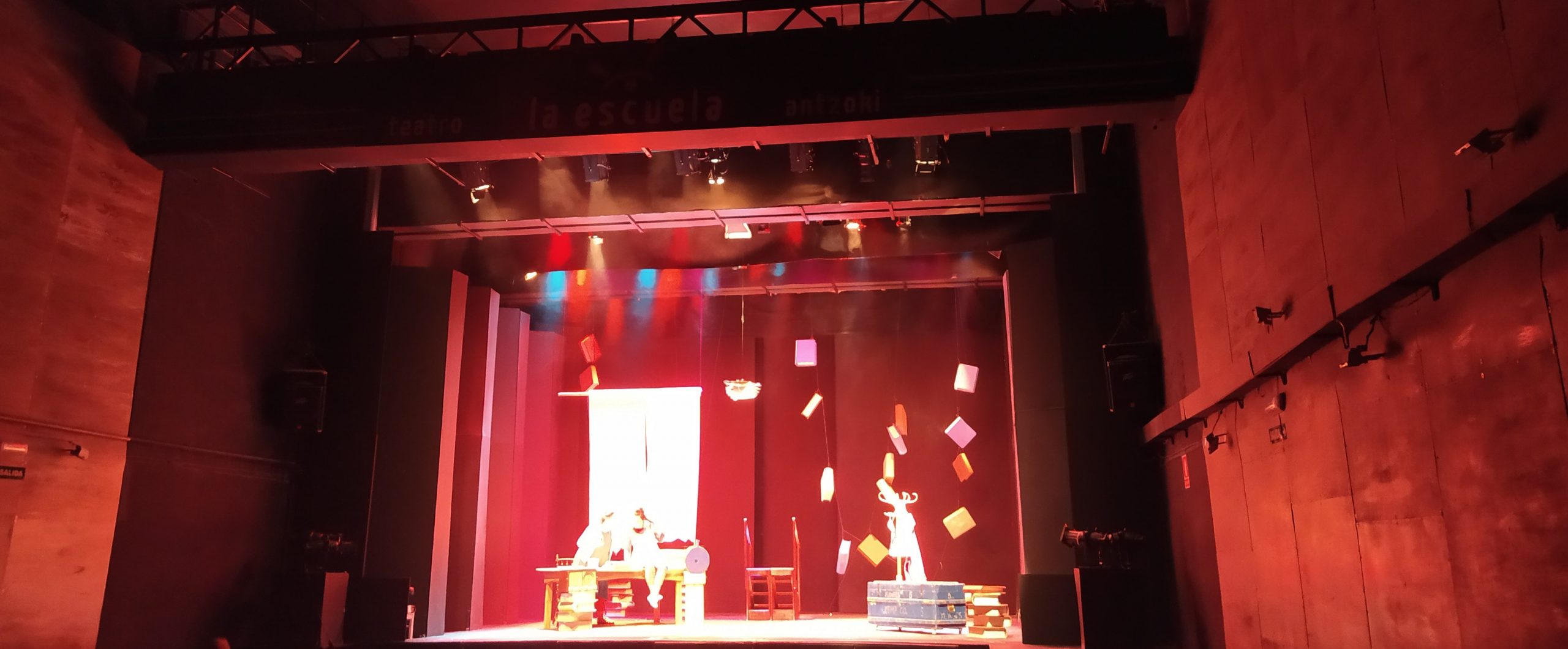 Kaixo bihotzak!  4. mailako ikaskeak Nafarroako antzerki eskolara joan dira, «Beste behin batean» antzezlana ikustera. Giro ederra egin du eta parkean aire librean disfrutatzeko aukera ere izan dute. Oso ongi pasatu [&hellip;]