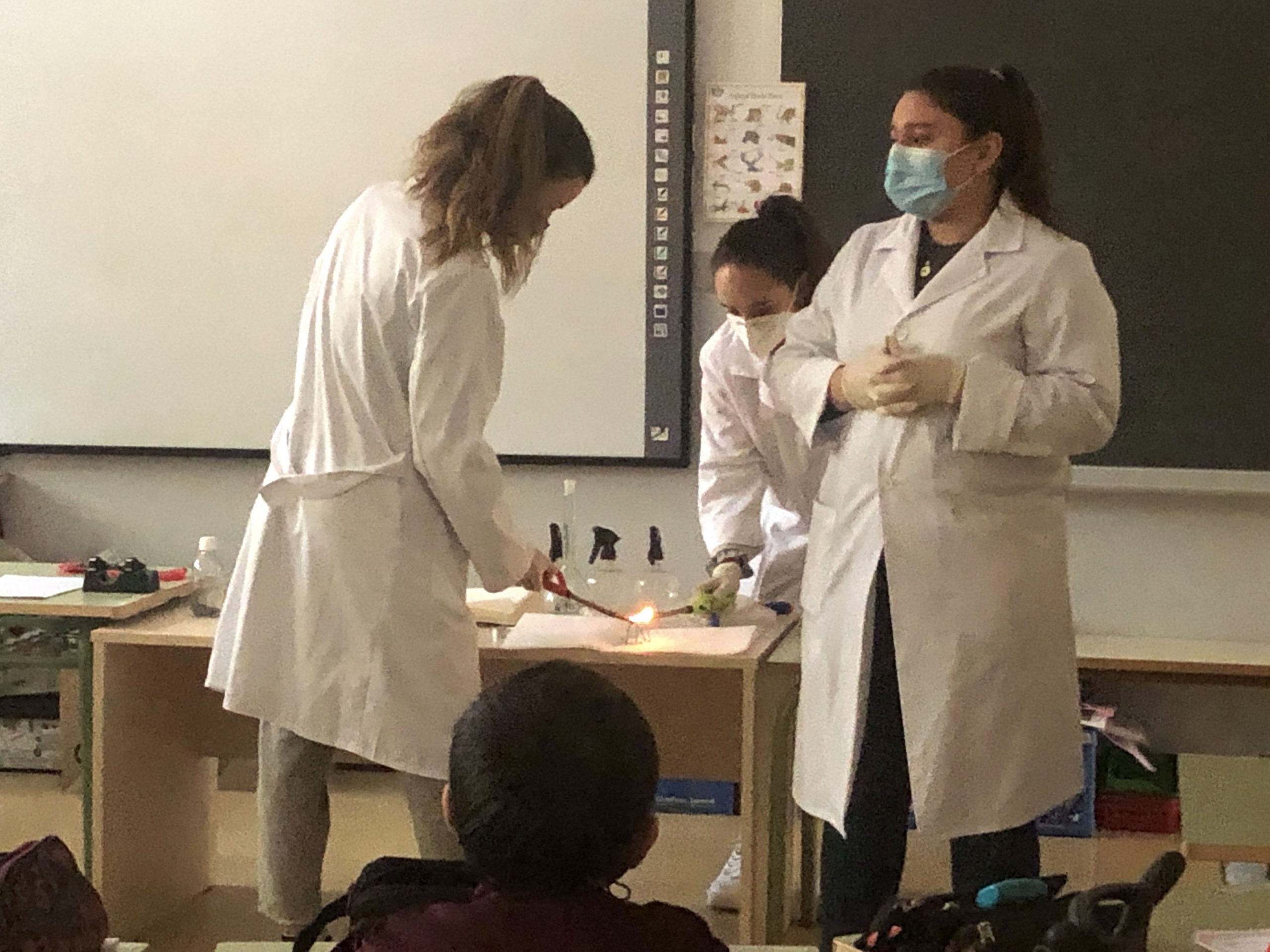 On Tuesday, we received the visit of 3 sciences from the University of Navarra. They conducted several experiments related to different branches of science: Physics: -Magnets: how they repel and [&hellip;]