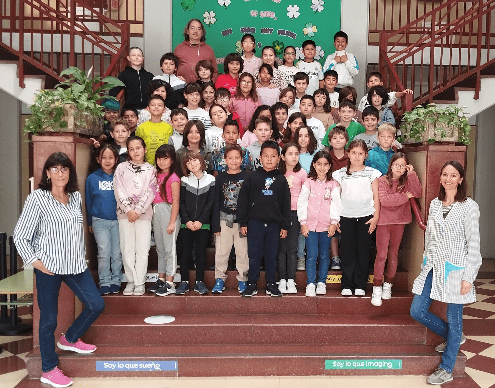 El artista y compañero del colegio Juan Moreno nos visitó los días 11 y 12 de Junio para trabajar con el alumnado de tercero A y B la geometría desde [&hellip;]