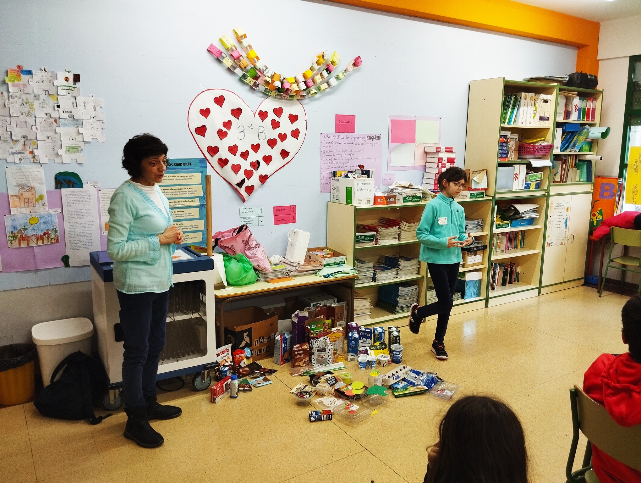 El alumnado de 4º A y&nbsp; B ha recibido la visita de la científica Eva Almirón, nutricionista y profesora de la Universidad de Navarra. Nos ha planteado la realización de [&hellip;]