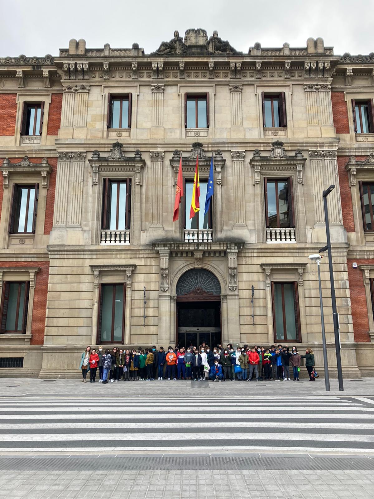 El alumnado de 6º de Primaria hemos acudido al Parlamento de Navarra y hemos participado en un pleno promovido por Aldeas Infantiles debatiendo sobre los Objetivos de Desarrollo Sostenible en [&hellip;]